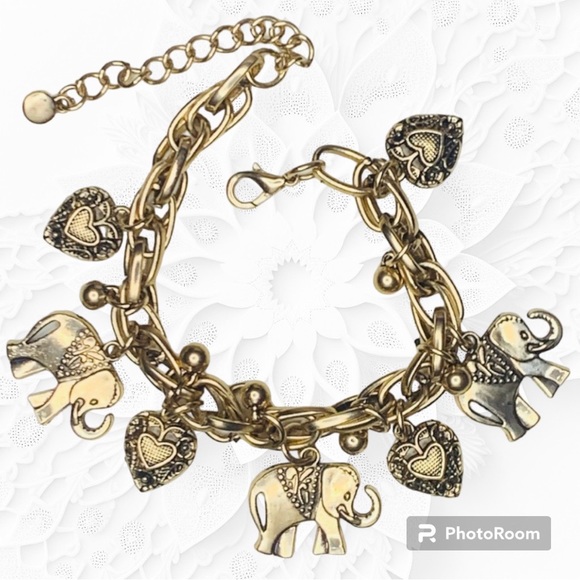Betsey Johnson Jewelry - 🐘🆕 Amazing Gold Plated Elephant Charms Bracelet